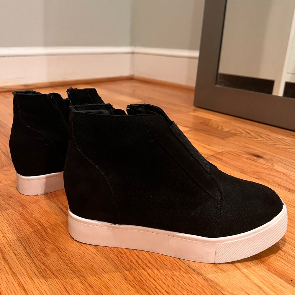 Soda Black High-Top Sneakers with White Soles